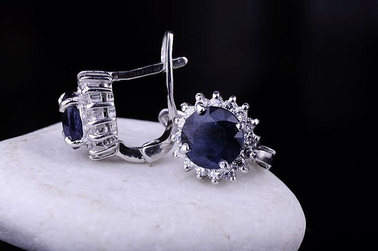 Жіночі сережки з синім сапфіром (фіаніти) 121364 від ювелірного магазину Онікс - 1