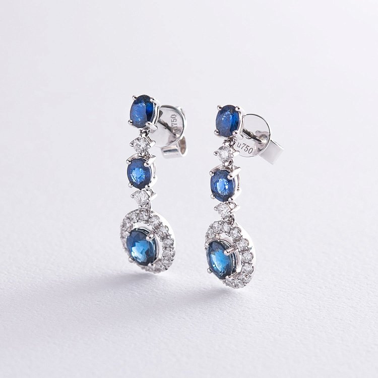 Золотые серьги - пусеты с бриллиантами и сапфирами DE3735Scha от ювелирного магазина Оникс