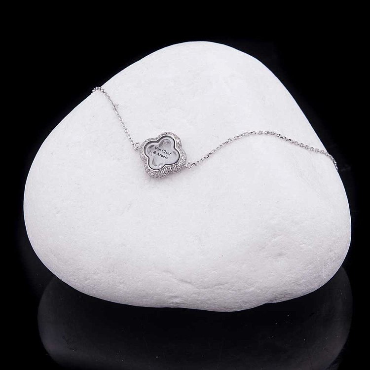 Ексклюзивний срібний браслет "Конюшина" з фіанітами 141014 від ювелірного магазину Онікс - 1