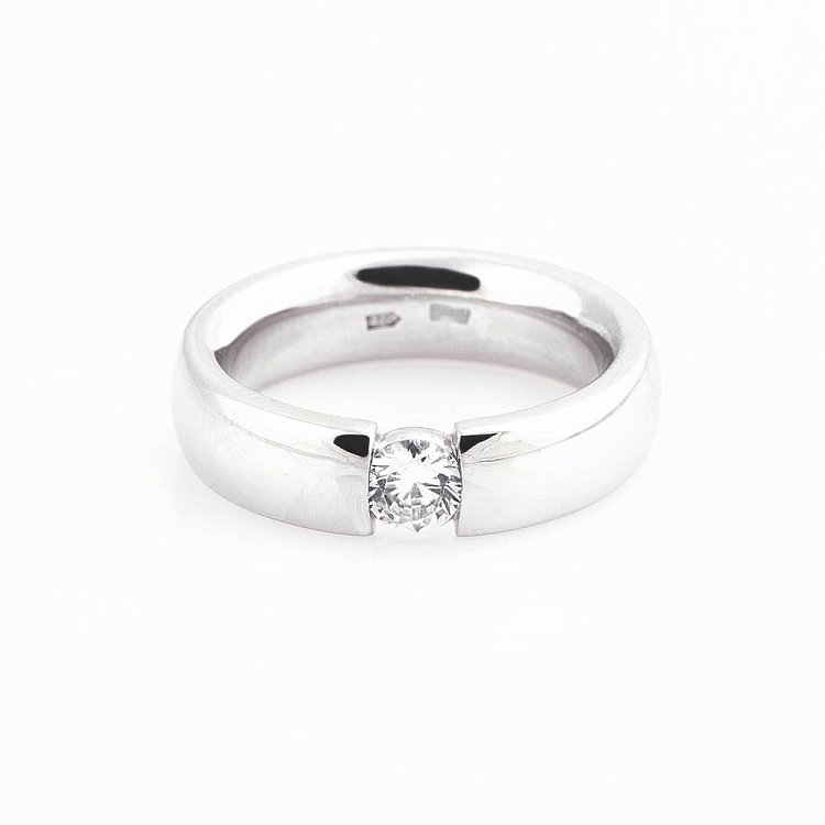 Золотое обручальное кольцо с фианитом обр00175 от ювелирного магазина Оникс - 1