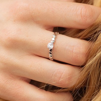 Золотое помолвочное кольцо c сердечками (фианит) к07644 №6