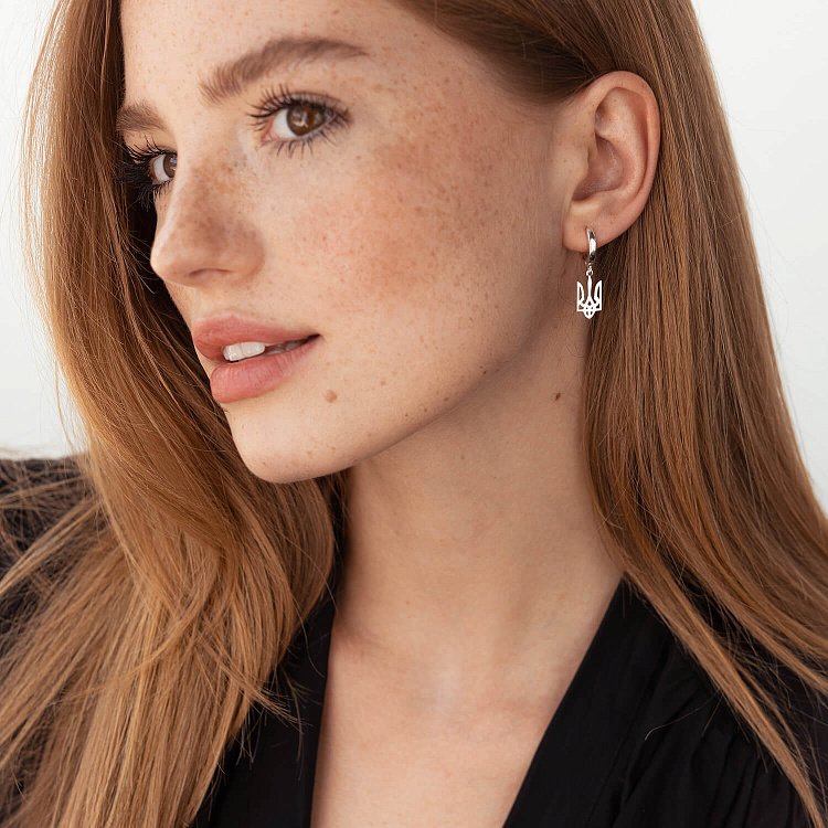 Асиметричні срібні сережки "Герб України - Тризуб" 123242 - 1 Асиметричні срібні сережки "Герб України - Тризуб" 123242 від ювелірного магазину Онікс - 1