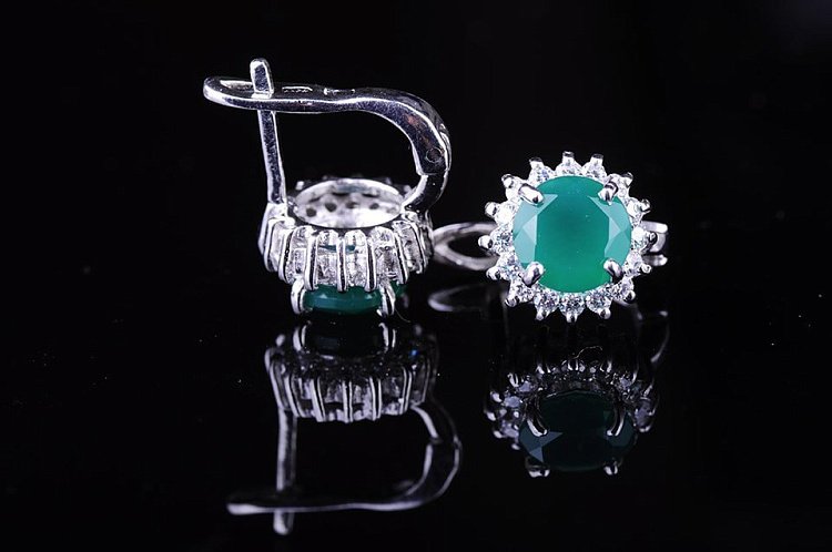 Жіночі сережки з хризопразом (фіаніти) 121368 від ювелірного магазину Онікс - 1