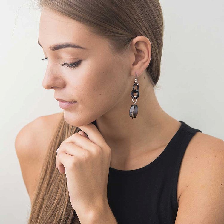 Сережки з кварцом димчастим 138с16 Сережки з кварцом димчастим 138с16 від ювелірного магазину Онікс