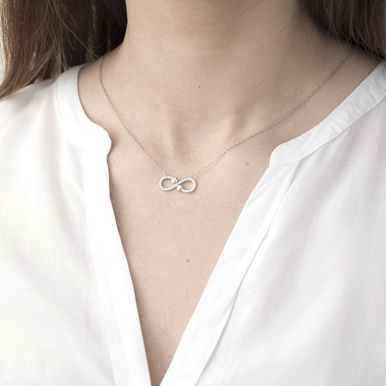 Срібне кольє "Нескінченність і сердечка" з фіанітами 18634 від ювелірного магазину Онікс