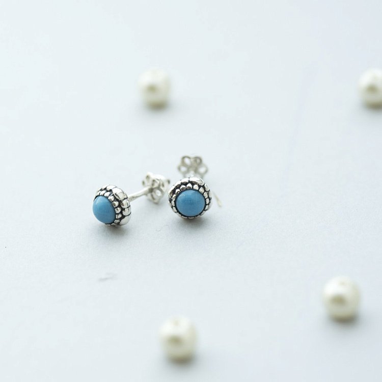 Срібні сережки-пусети (ім. бірюза) 122202 від ювелірного магазину Онікс - 1