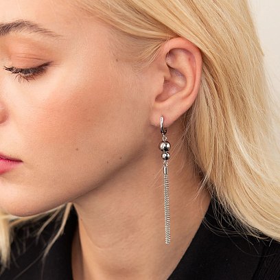 Серебряные висячие серьги с шариками 123140