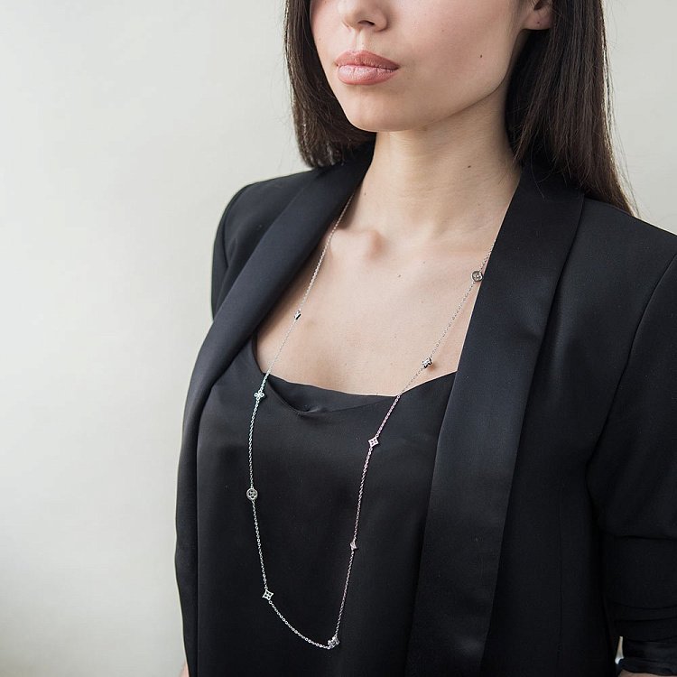 Серебряное колье "Клевер" с фианитами 18481 от ювелирного магазина Оникс - 3