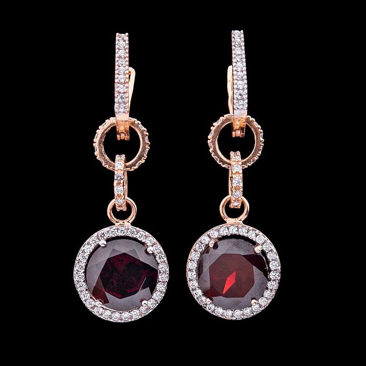 Золотые серьги с пиропом (гранатом)  и фианитами с01372 от ювелирного магазина Оникс - 2