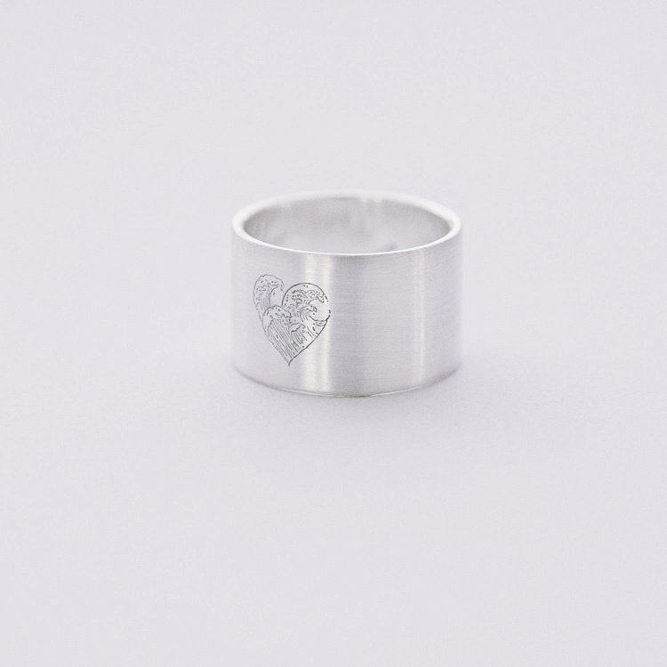 Серебряное кольцо с гравировкой "Волны любви" 112143л от ювелирного магазина Оникс - 2