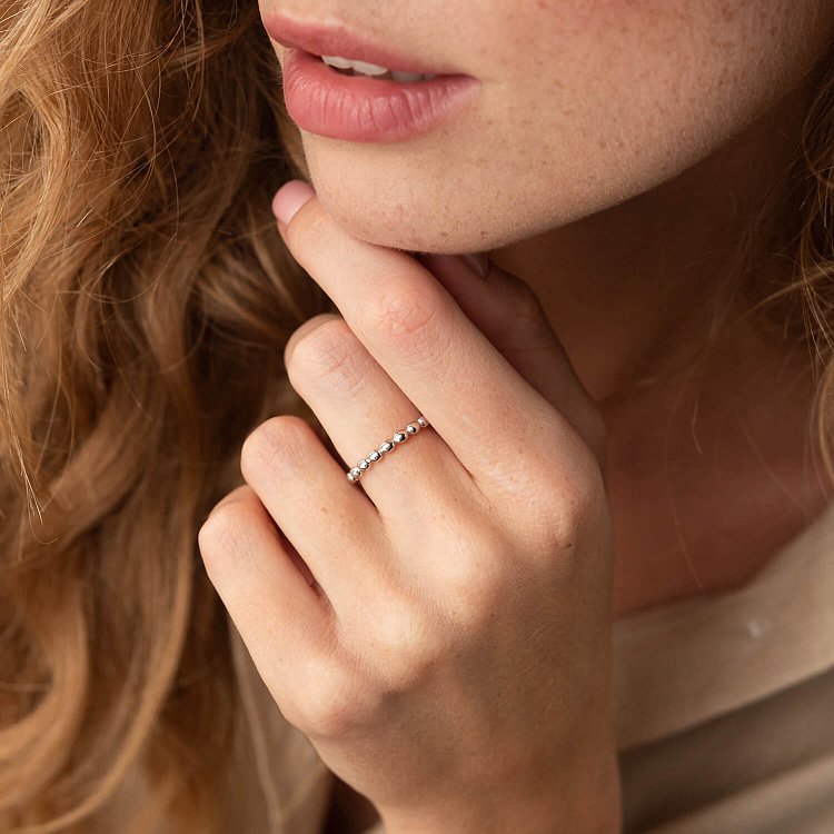 Кольцо "Шарики" в белом золоте к07095б от ювелирного магазина Оникс - 4