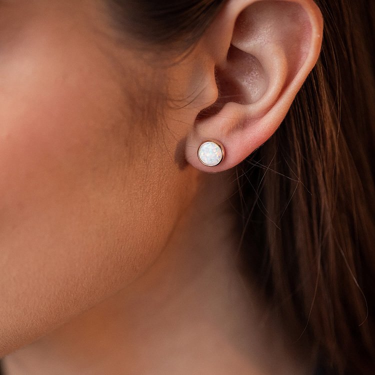 Золоті сережки-пусети "Сяйво" (синт. опал) 8 мм с06181 від ювелірного магазину Онікс - 5