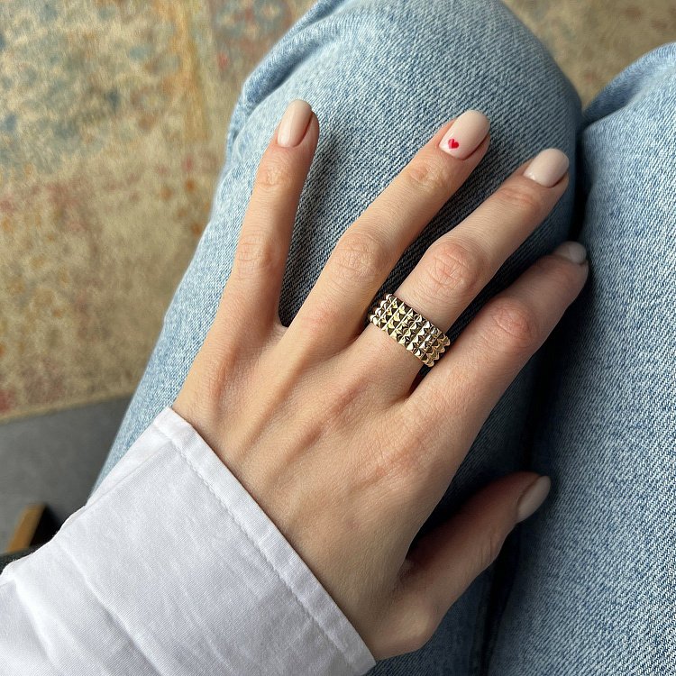 Широкое кольцо "Бьянка" в желтом золоте к07358 от ювелирного магазина Оникс