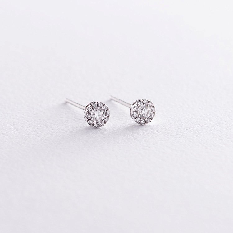 Серьги - пусеты в белом золоте (бриллианты) E00549mi Серьги - пусеты в белом золоте (бриллианты) E00549mi от ювелирного магазина Оникс