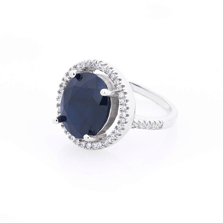 Серебряное кольцо из сапфиром и фианитами 111516 от ювелирного магазина Оникс - 1
