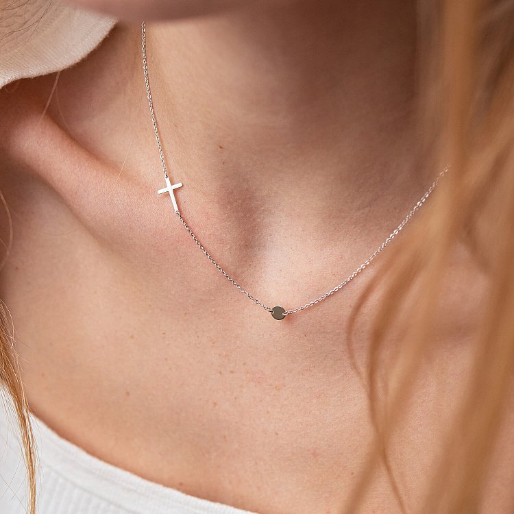 Кольє з хрестиком в білому золоті 860251В від ювелірного магазину Онікс - 1