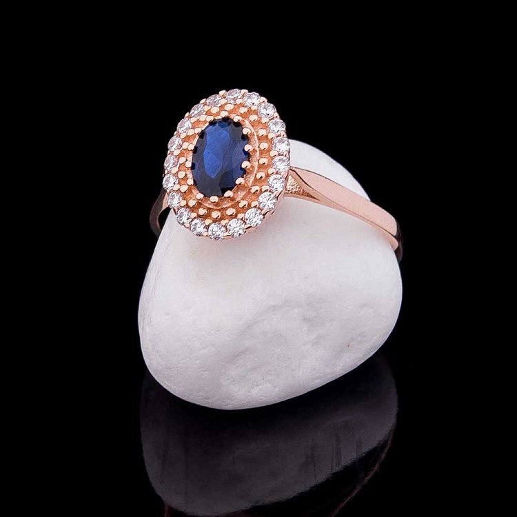 Золотое кольцо с фианитами к04680 - 1 Золотое кольцо с фианитами к04680 от ювелирного магазина Оникс - 1