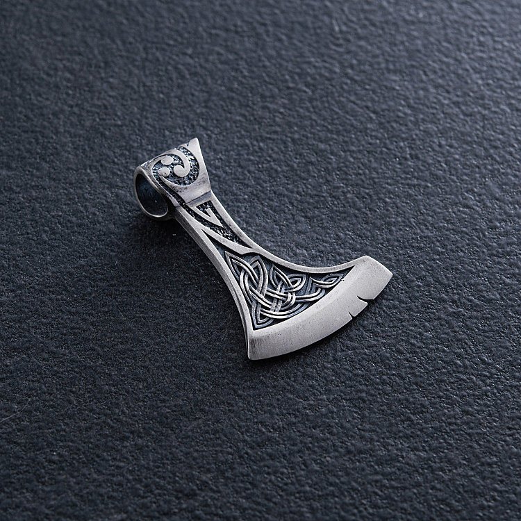 Серебряный кулон "Топор со Щитом Иггдрасилья, Кельтским амулетом Спокойствия" 7046 от ювелирного магазина Оникс