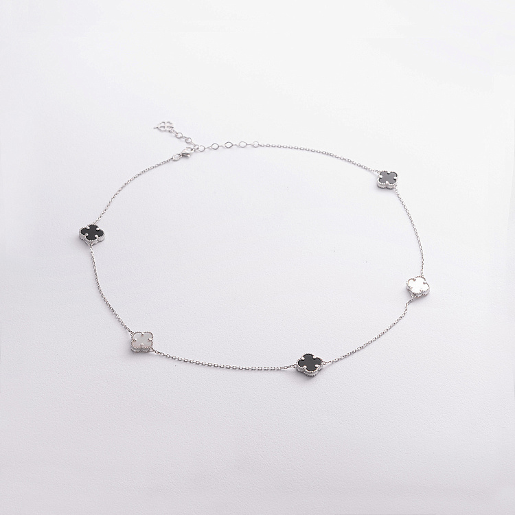 Серебряное колье "Клевер" (оникс, перламутр) 181347 от ювелирного магазина Оникс