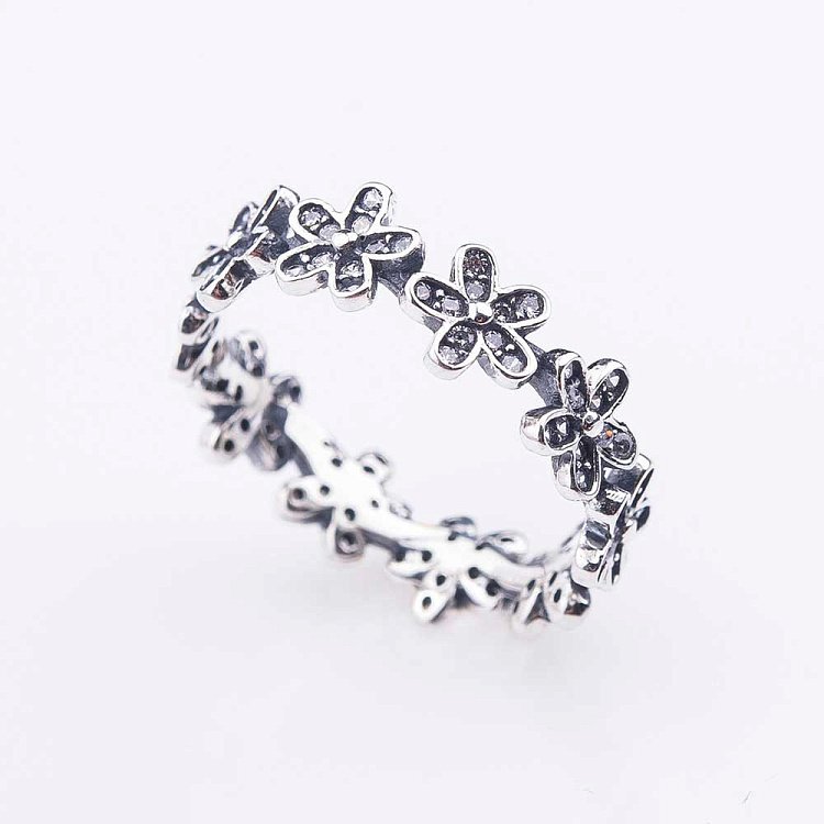 Срібний перстень з фіанітами 111871 від ювелірного магазину Онікс - 2