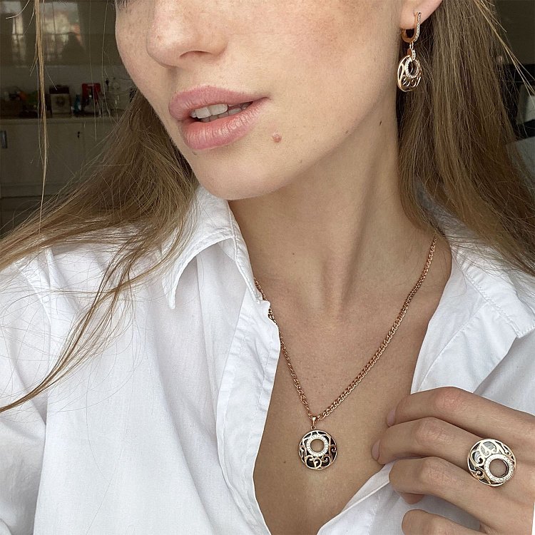 Эксклюзивное золотое кольцо к04394 от ювелирного магазина Оникс - 1