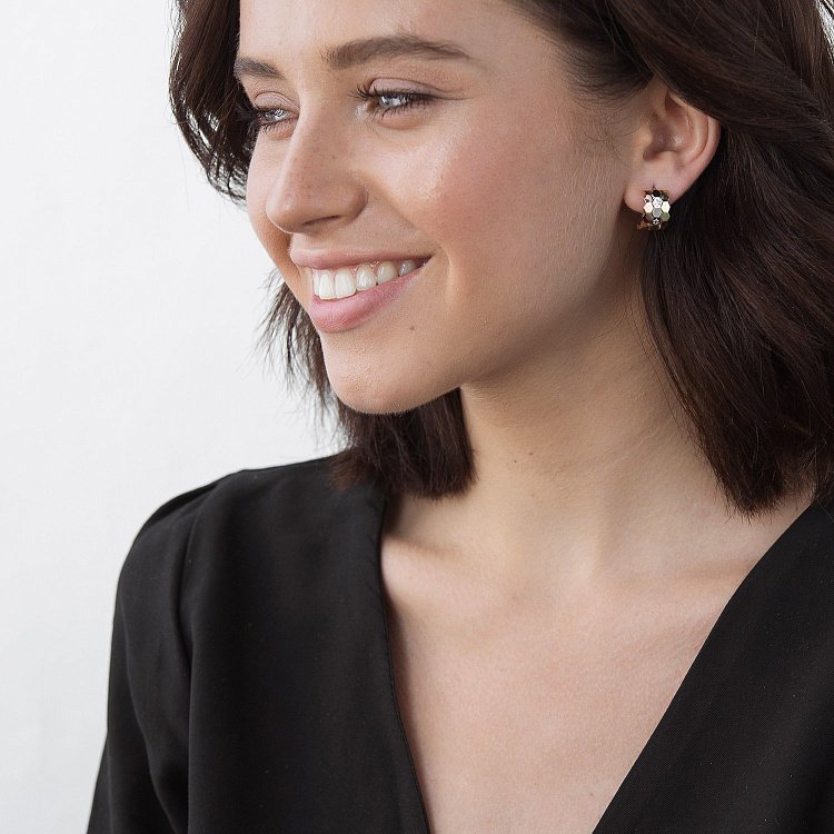 Золоті сережки на англійській застібці з фіанітами с06391 від ювелірного магазину Онікс - 1