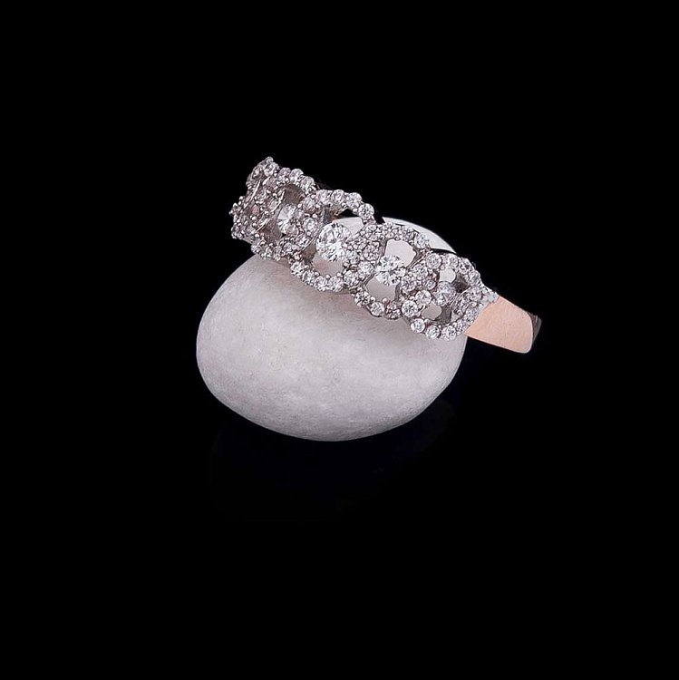 Золотое кольцо с фианитами к04579 от ювелирного магазина Оникс - 1