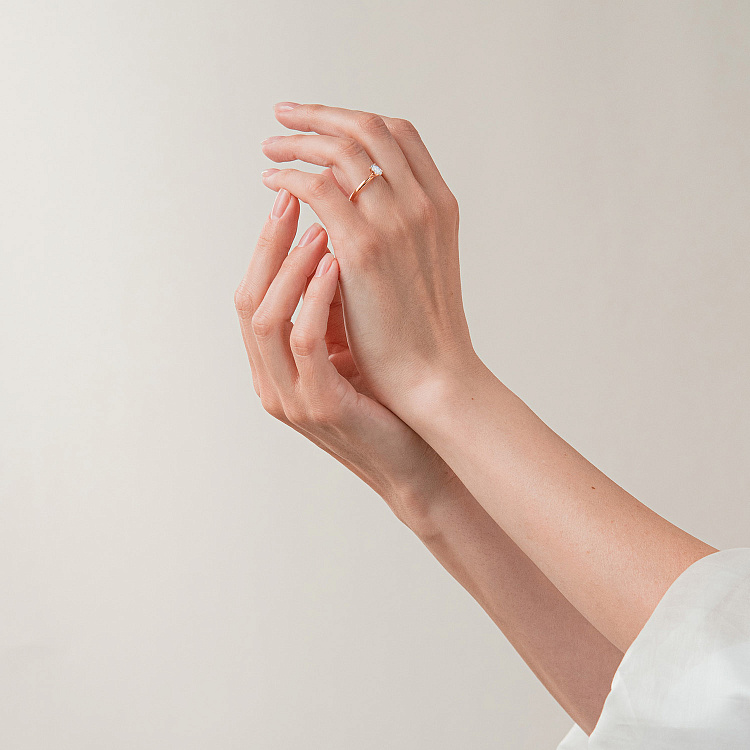 Заручальна каблучка в червоному золоті (фіаніт овал) к08198 від ювелірного магазину Онікс - 4