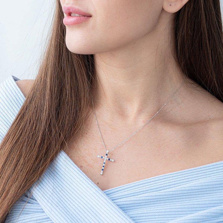 Золотой крестик с бриллиантами и сапфирами п161A1 от ювелирного магазина Оникс - 1