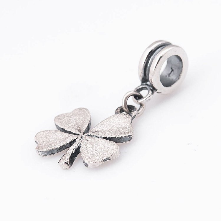 Серебряный шарм "Клевер" 132170 от ювелирного магазина Оникс