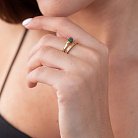 Золотое кольцо "Спичка" (зеленые фианиты) к06906 от ювелирного магазина Оникс - 1