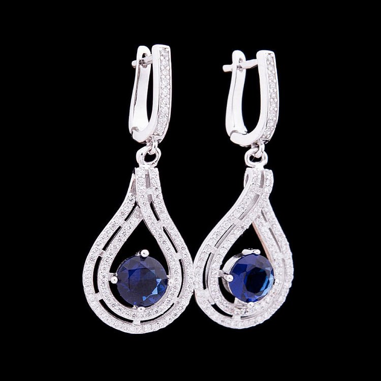 Серьги с синтетической шпинелью синего цвета с018 от ювелирного магазина Оникс
