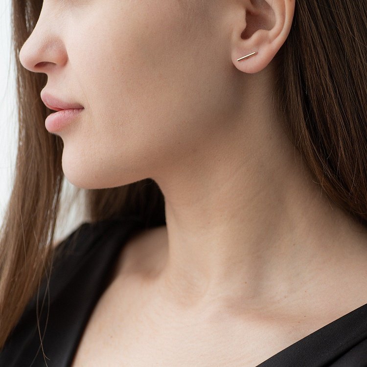 Золотые серьги-пусеты "Минимум" с06752 от ювелирного магазина Оникс - 9