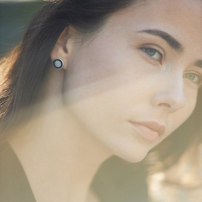 Серебряные серьги-пусеты "Кружочки" (эмаль) 122932 №4