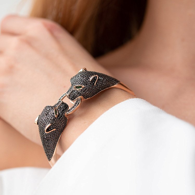 Жорсткий золотий браслет "Пантери" з фіанітами б04769 від ювелірного магазину Онікс - 5
