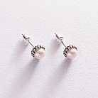 Срібні сережки - пусети з перлами 123066 от ювелирного магазина Оникс