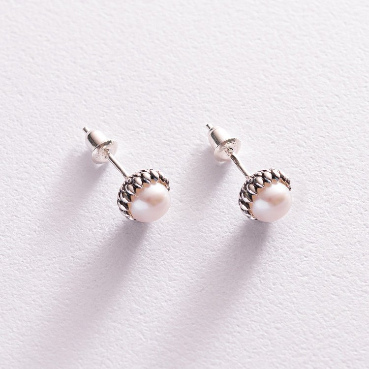 Срібні сережки - пусети з перлами 123066 Срібні сережки - пусети з перлами 123066 від ювелірного магазину Онікс