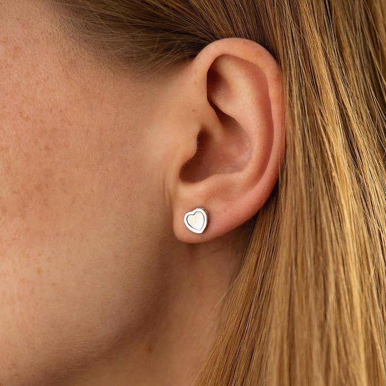 Золоті сережки - пусети "Сердечки" з перламутром с08536 від ювелірного магазину Онікс - 1