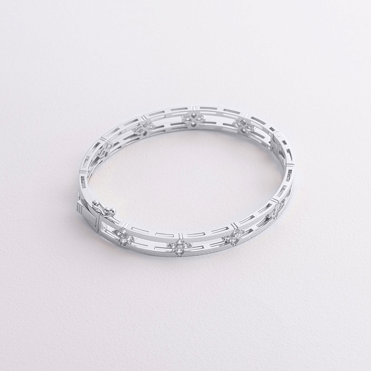 Жесткий браслет "Клевер" в белом золоте (фианиты) б05746 от ювелирного магазина Оникс - 1