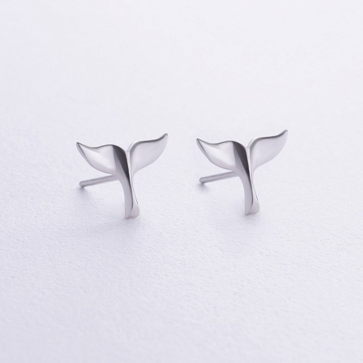 Срібні сережки - пусети "Хвіст кита" 122825 від ювелірного магазину Онікс