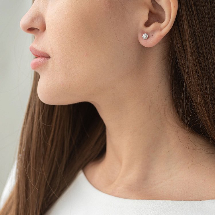 Золотые серьги-пусеты (бриллиант) E04376 - 1 Золотые серьги-пусеты (бриллиант) E04376 от ювелирного магазина Оникс - 1