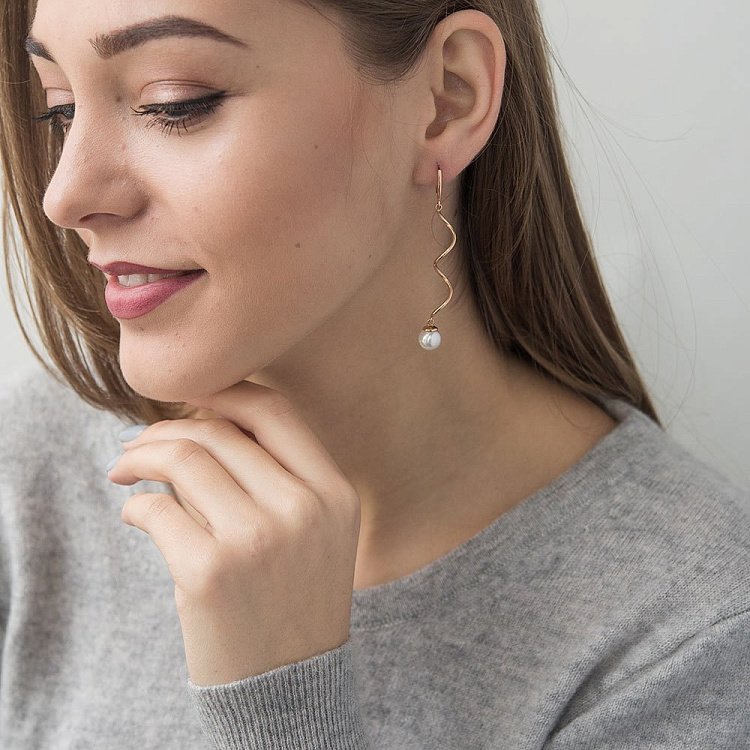 Золоті сережки з штучними перлами с03848 від ювелірного магазину Онікс - 3