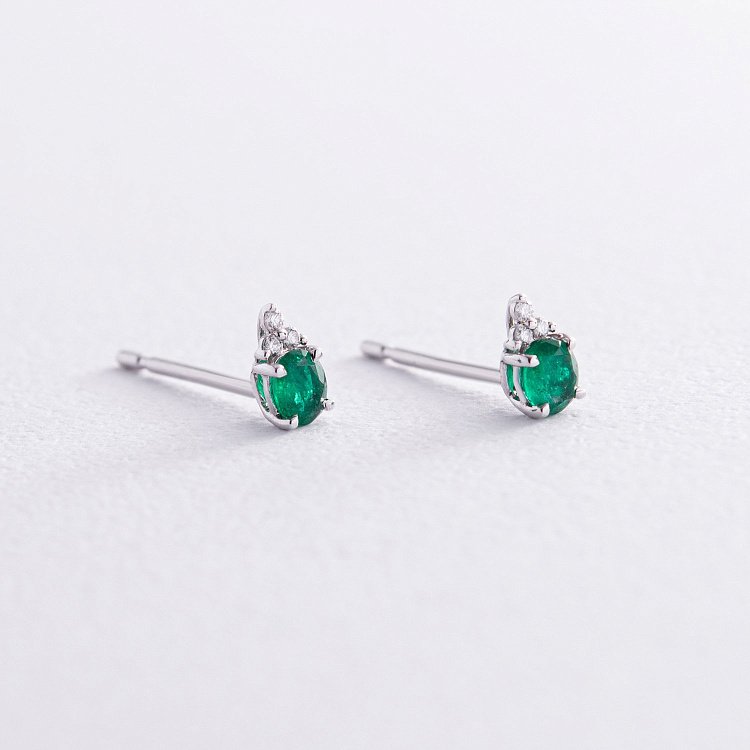 Золотые серьги - пусеты с изумрудами и бриллиантами сб0458nl от ювелирного магазина Оникс