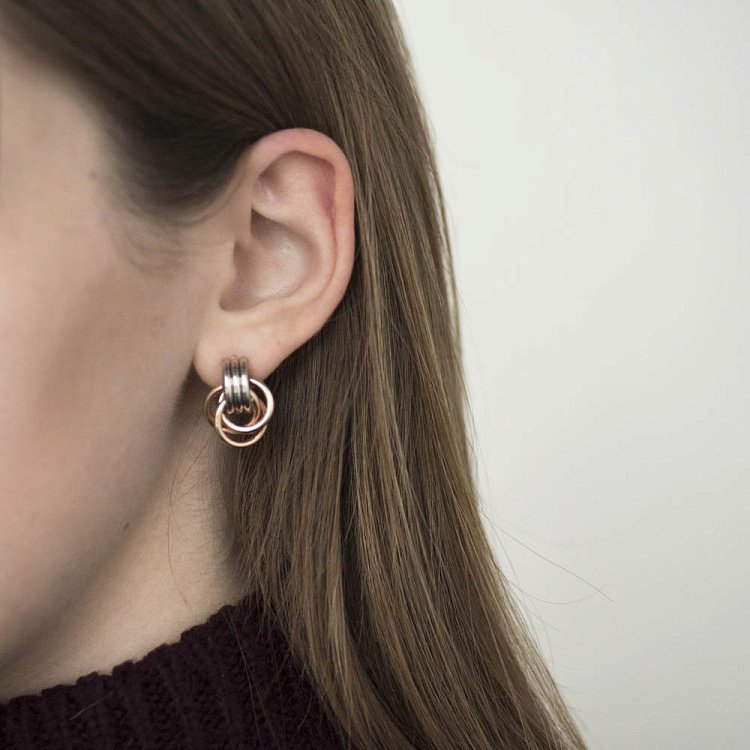 Золотые серьги с итальянской застежкой с05663 от ювелирного магазина Оникс - 2