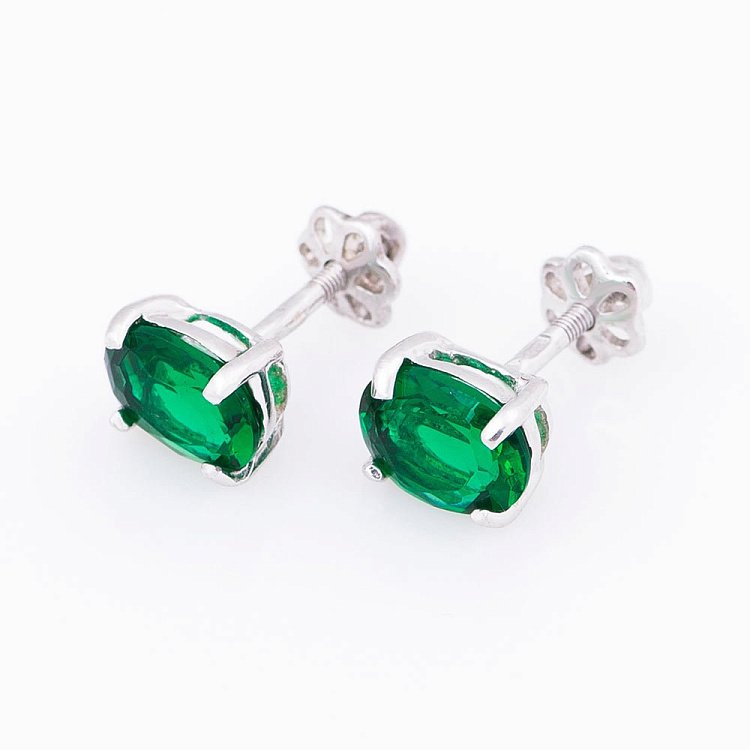 Срібні сережки-пусети з фіанітами 6х8 121966 від ювелірного магазину Онікс