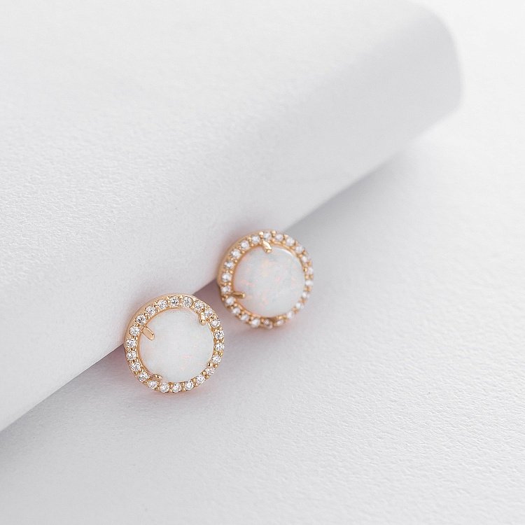 Золотые серьги-пусеты "Сияние" (им. опал, фианит) 10 мм с06327 от ювелирного магазина Оникс