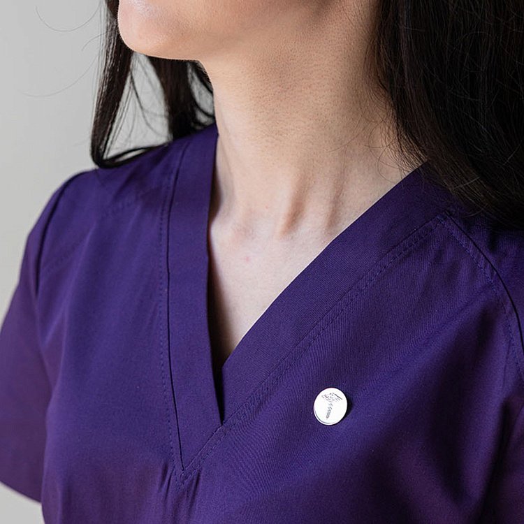 Медицинский значок "Кадуцей" в серебре 20045 от ювелирного магазина Оникс - 1