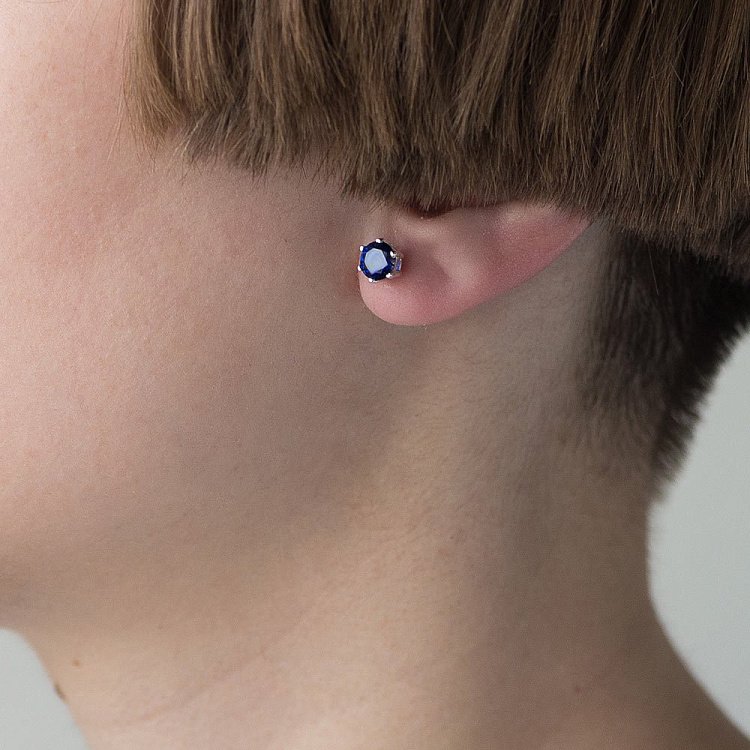 Серебряные серьги-гвоздики с корундом сапфиром нано 6 мм 121978 от ювелирного магазина Оникс - 3