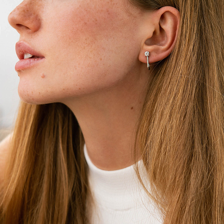 Срібні сережки - пусети "Rita" з фіанітами 7241 від ювелірного магазину Онікс - 1