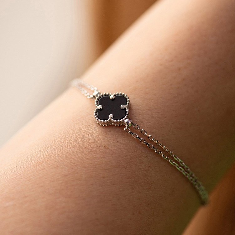 Серебряный браслет "Клевер" с ониксом 141712 от ювелирного магазина Оникс - 3